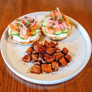NOVA LOX & CREAM CHEESE BAGEL