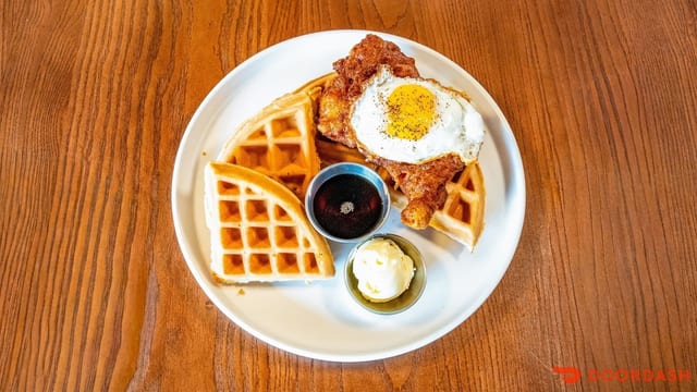 CHICKEN & WAFFLE.