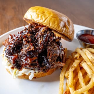 BBQ BRISKET SANDWICH gfo